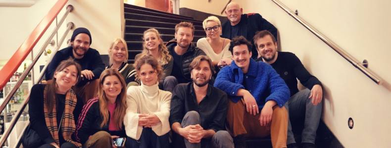 Ruben Östlund és Daniel Brühl magyarul nézte meg a Lavinát