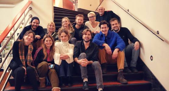 Ruben Östlund és Daniel Brühl magyarul nézte meg a Lavinát
